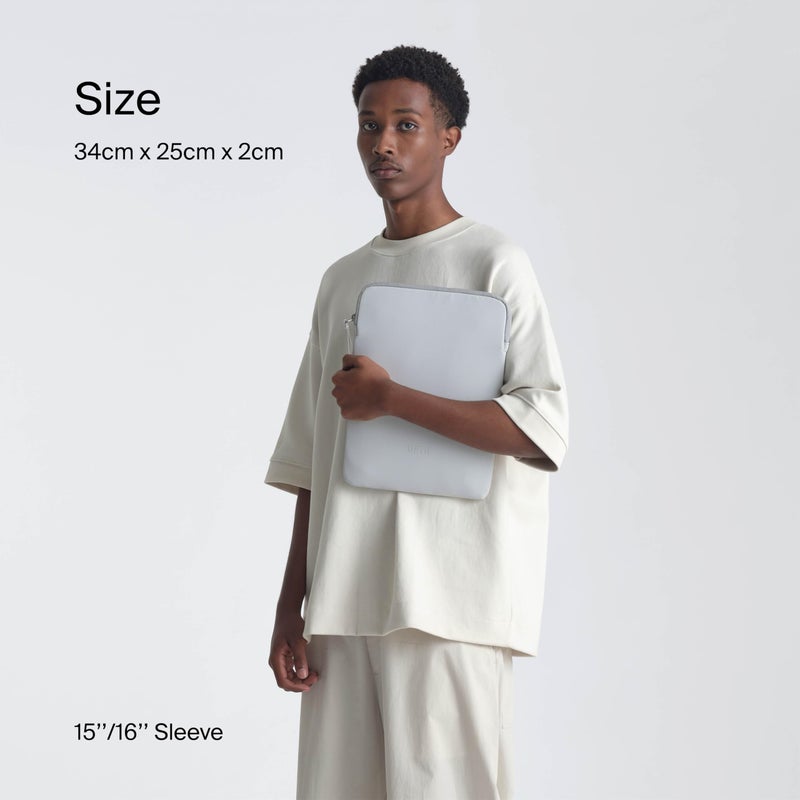 Urth Naos Laptop Sleeve - 15-16 Inch Padded, Water Resistant, Recycled Laptop Case Compatible with MacBook Air/Pro in Ash Grey - Image 5